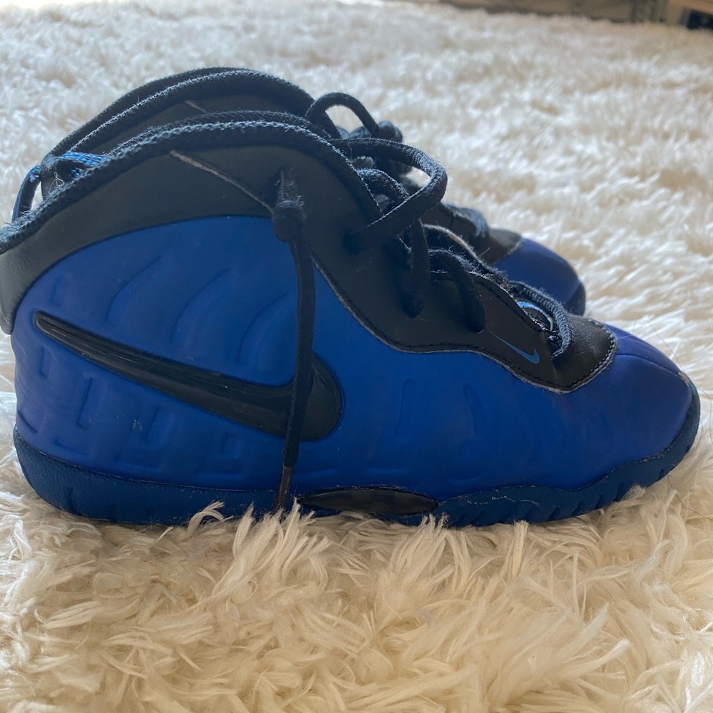 Nike little posite